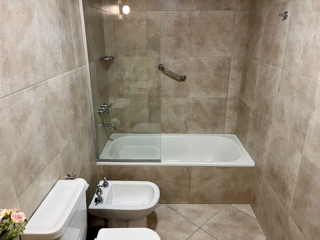 Alojamiento en el centro con vista parcial al lago y con cochera